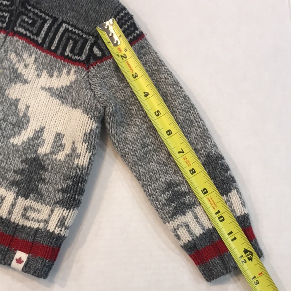 Canadian maple leaf warm sweater sized 3T - Picture 10 of 10